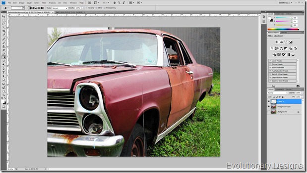Photoshop Tutorials CS4-CS5: How to fade an image into the background
