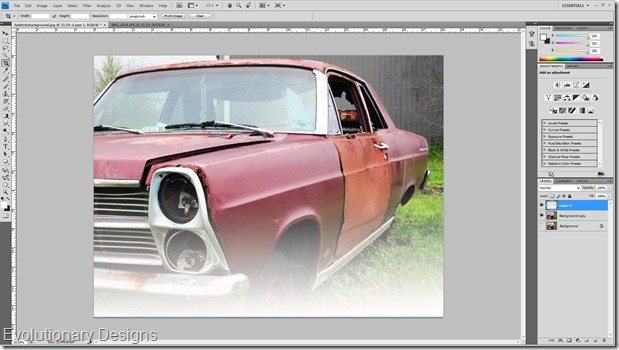 Photoshop Tutorials CS4-CS5: How to fade an image into the background